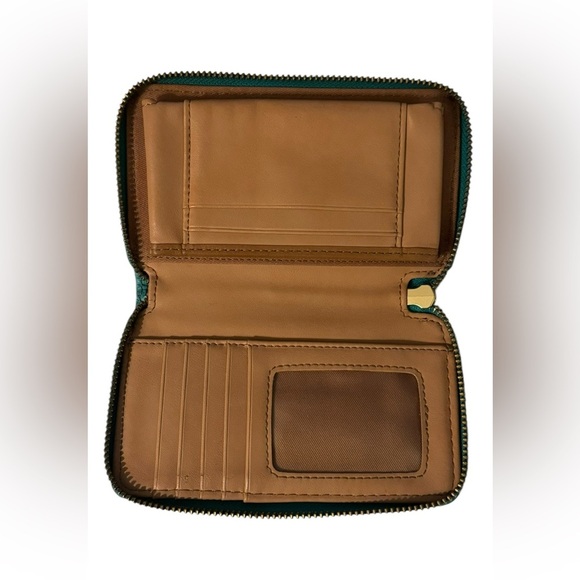 FOSSIL wristlet / Wallet - Picture 3 of 7